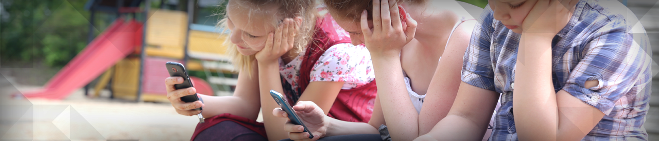 Jugendmedienschutzindex – der Umgang mit onlinebezogenen Risiken bei Jugendlichen, Eltern und pädagogischen Institutionen