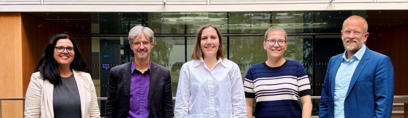 Thesis defense Azade Kakavand. From left to right in the photo: Annie Waldherr, Nicola Righetti, Azade Kakavand, Eva Mayerhöffer, Thorsten Quandt