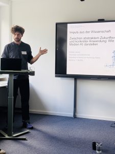 Dominic Lammar von der TU München bei seinem wissenschaftlichen Impulsvortrag