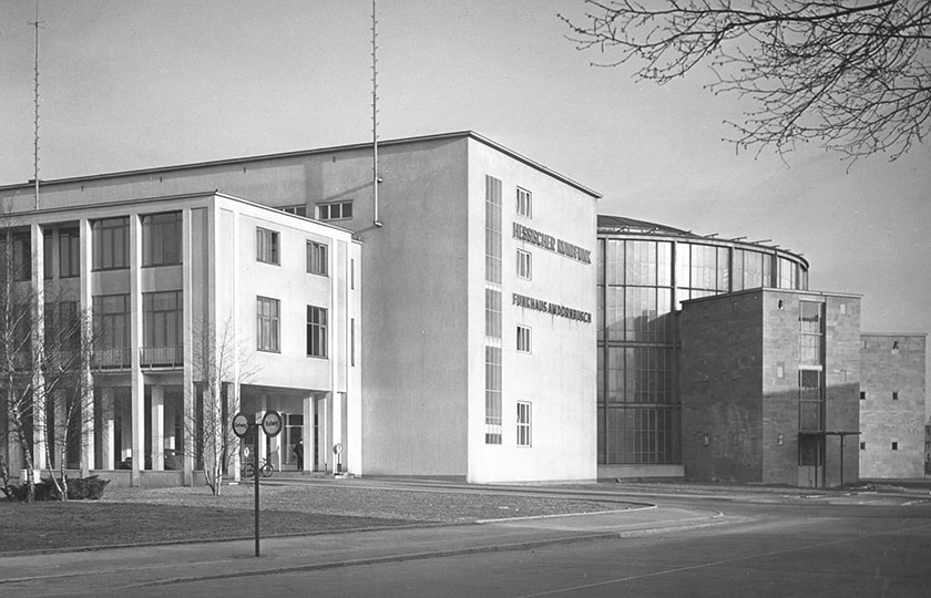 Historische Aufnahme des hr-Funkhauses am Dornbusch aus den 50ern